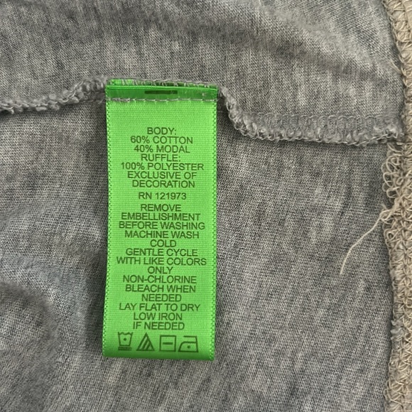 LOGO instant chic short sleeve scoop tee with ruffle - Picture 5 of 5